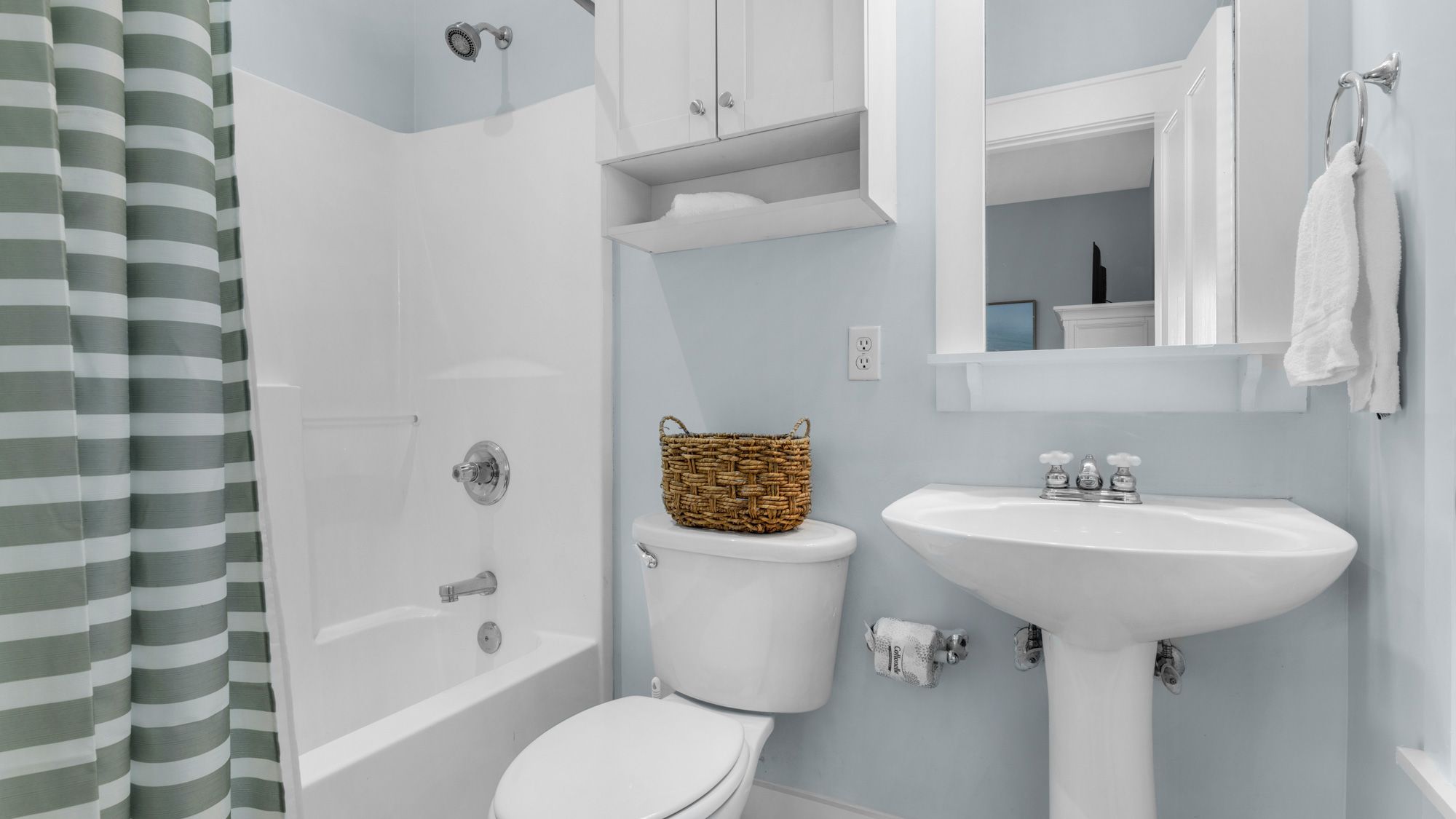 Salty Paws Bungalow Bathroom