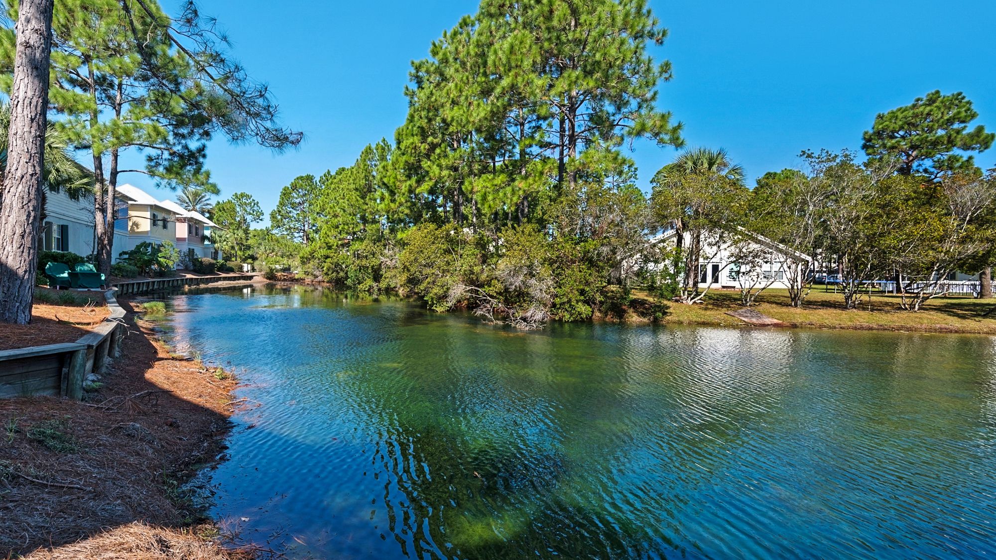 Bungalows at Seagrove Grounds and Amenities