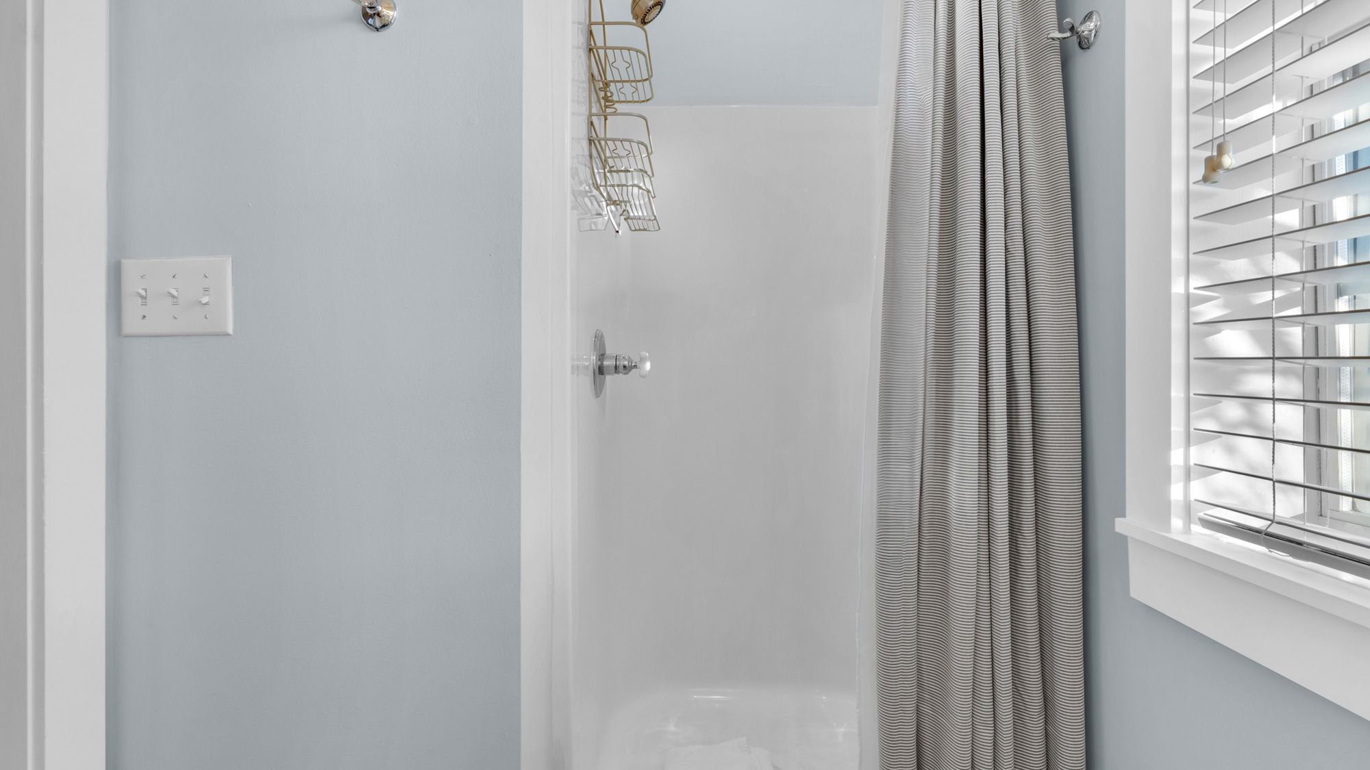 Salty Paws Bungalow Bathroom