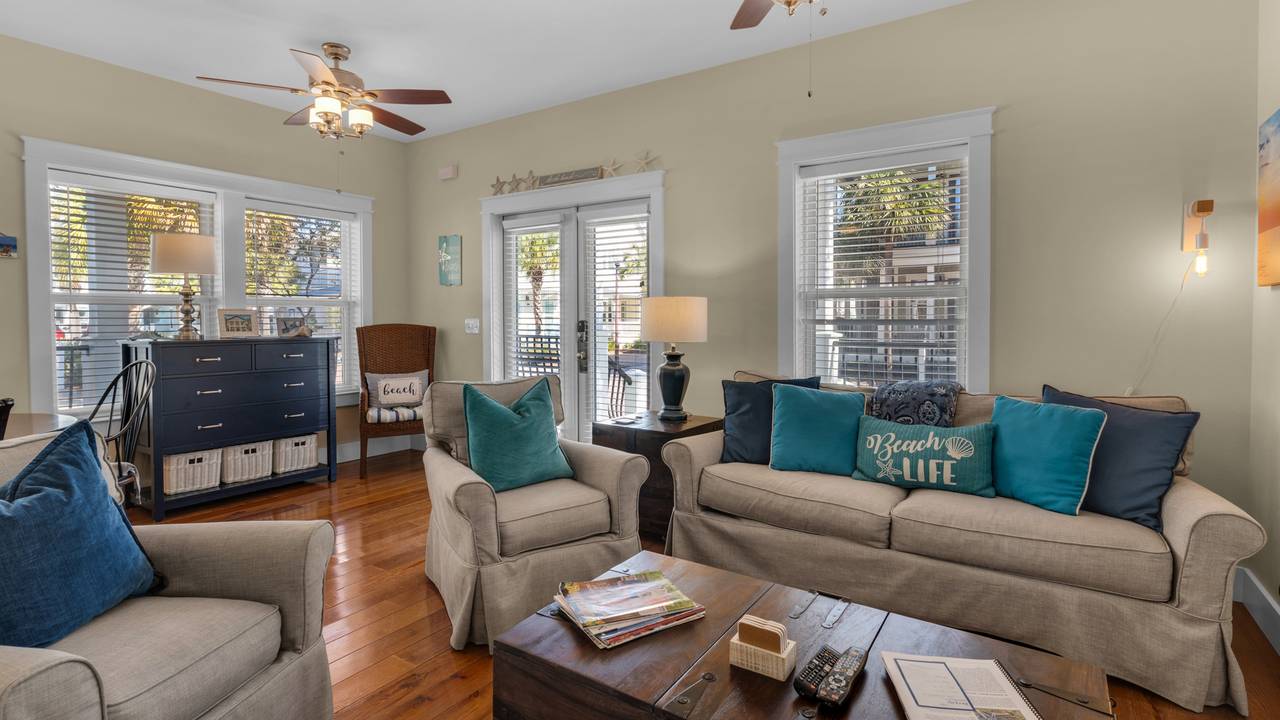 PO221 Living Area PO221 Living Area