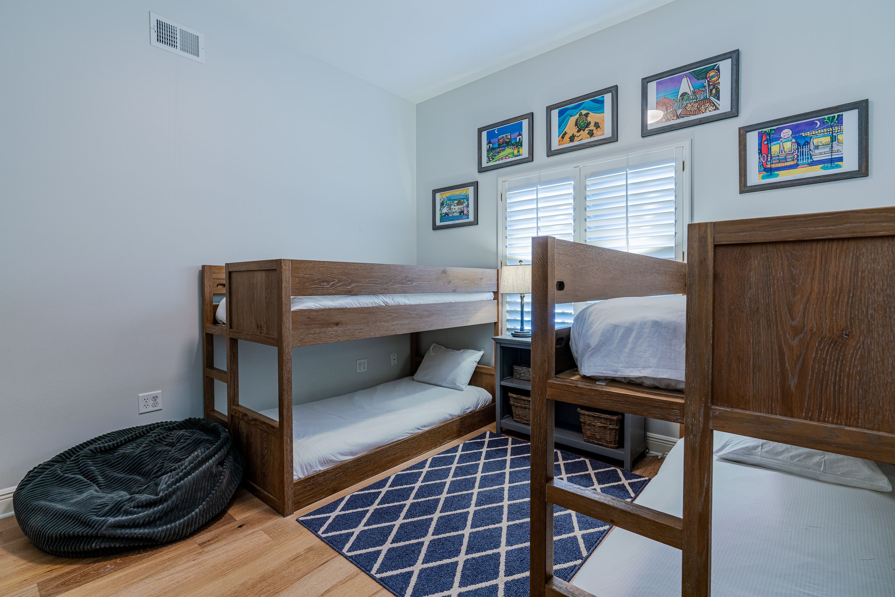 Legacy 402 - Flemingo's Paradise