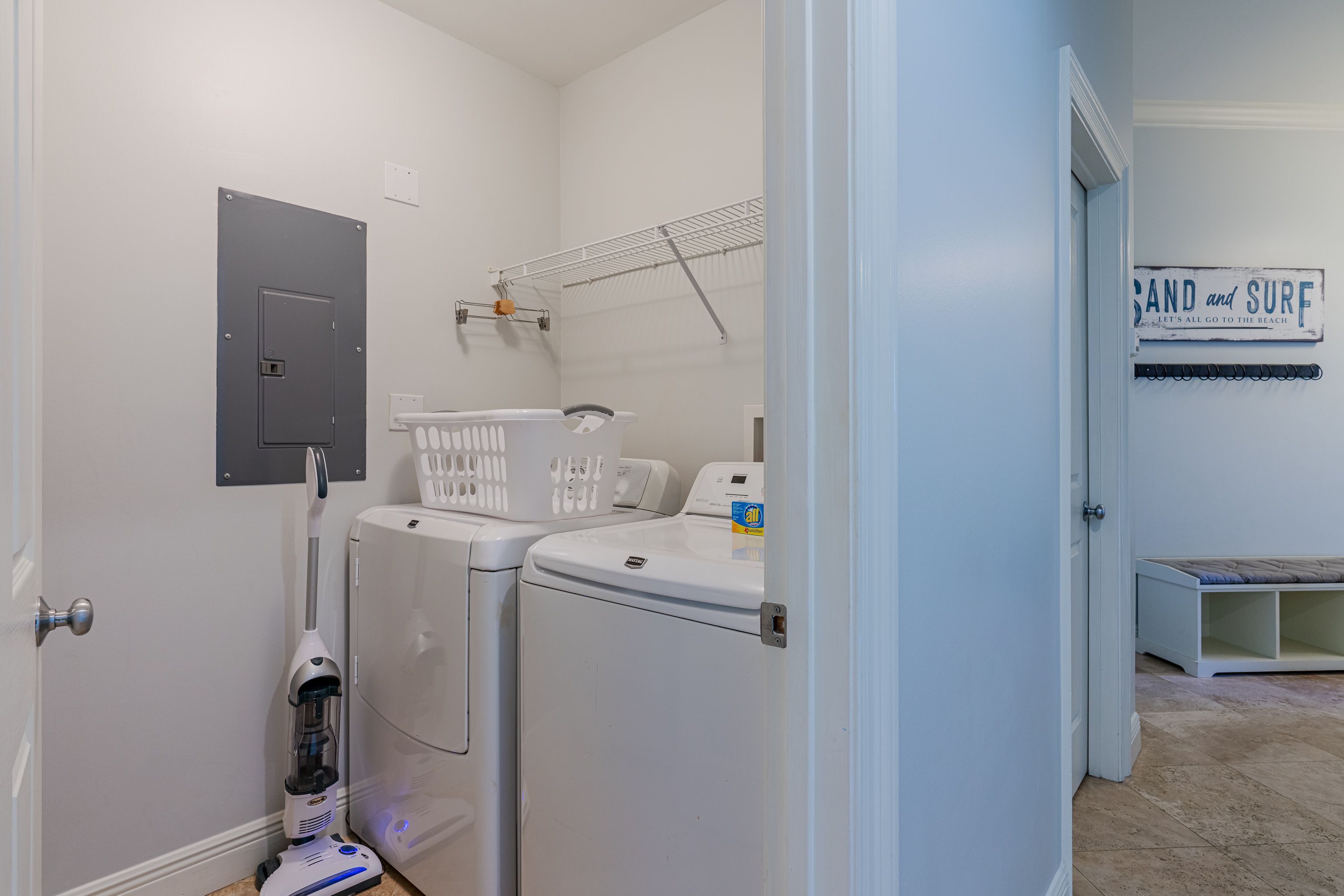 Legacy 402 - Flemingo's Paradise