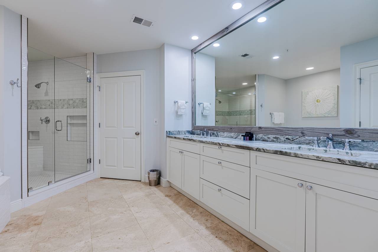 Legacy 402 - Flemingo's Paradise Legacy 402 - Flemingo's Paradise