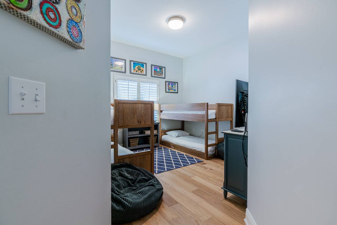 Legacy 402 - Flemingo's Paradise Legacy 402 - Flemingo's Paradise