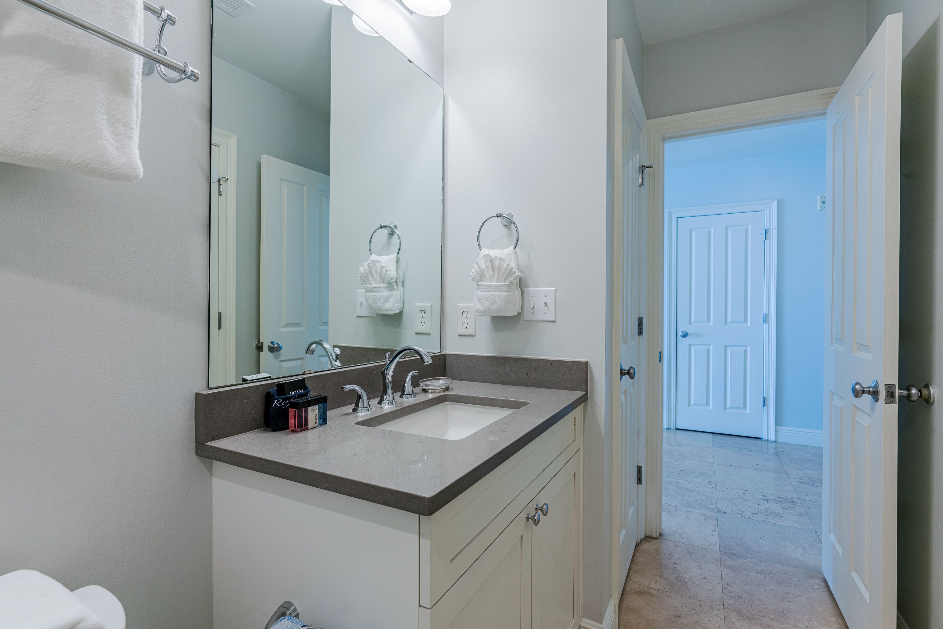 Legacy 402 - Flemingo's Paradise