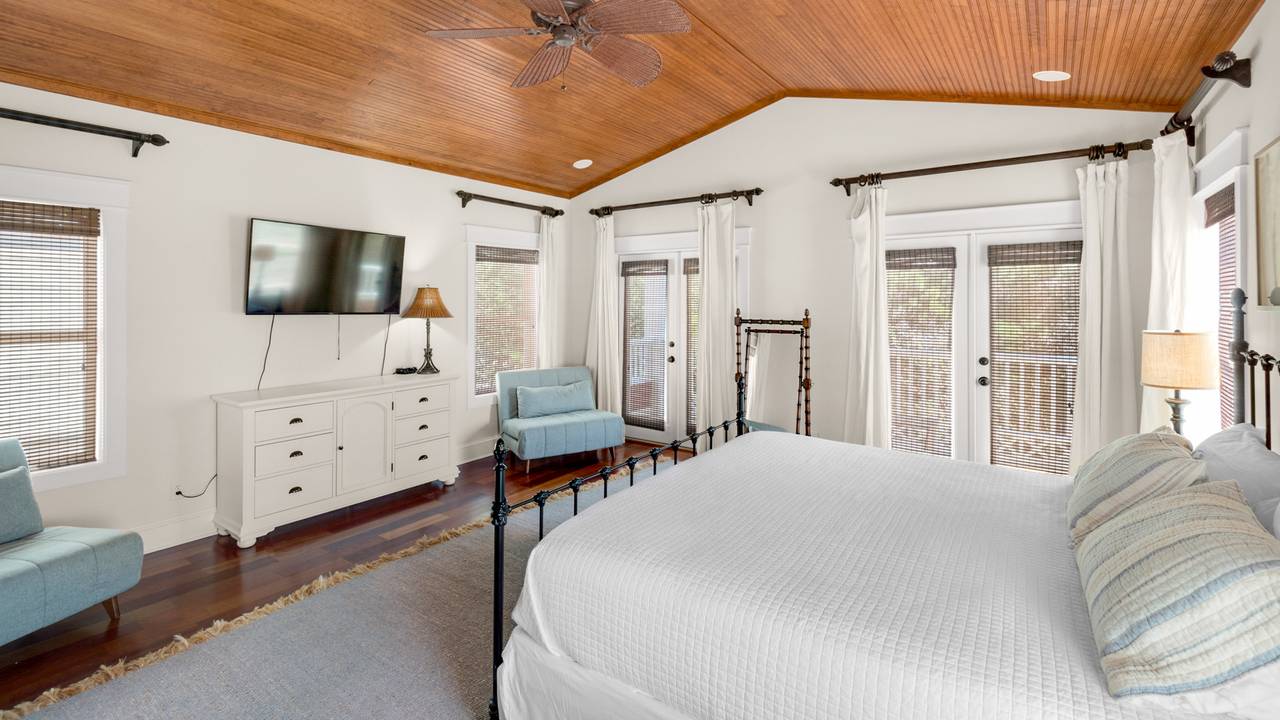 License to Chill 2nd Floor King Bedroom License to Chill 2nd Floor King Bedroom