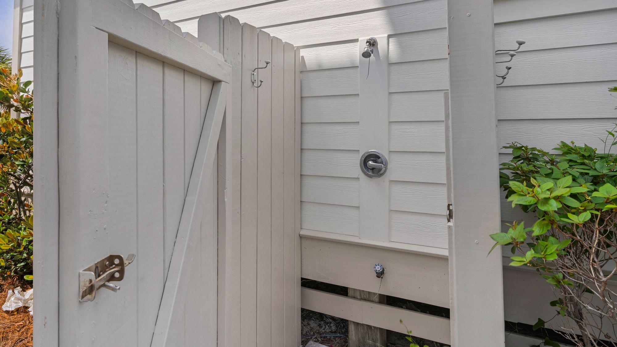 LCHIL Outdoor Shower