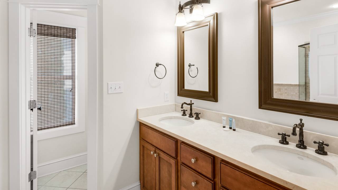 License to Chill 2nd Floor Private Bathroom License to Chill 2nd Floor Private Bathroom