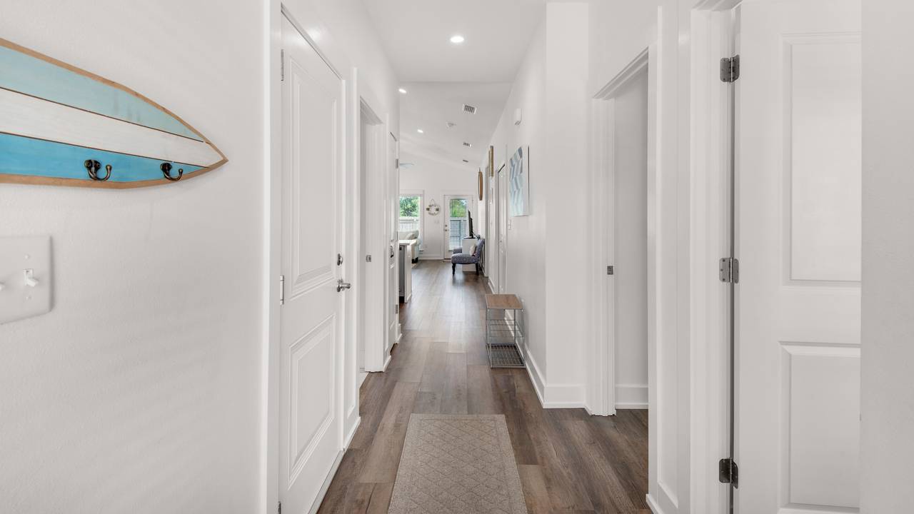 128 Sea Breeze Circle Entry 128 Sea Breeze Circle Entry