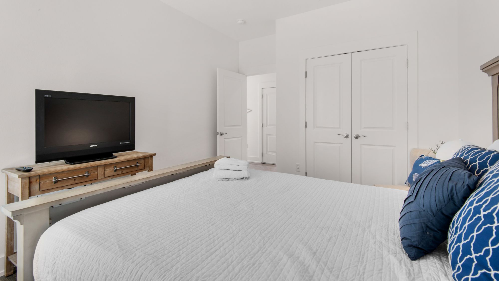 128 Sea Breeze Circle Queen Guest Bedroom