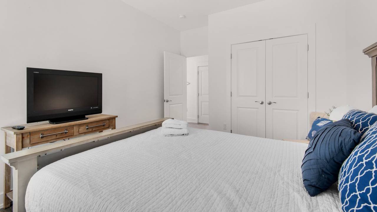 128 Sea Breeze Circle Queen Guest Bedroom 128 Sea Breeze Circle Queen Guest Bedroom