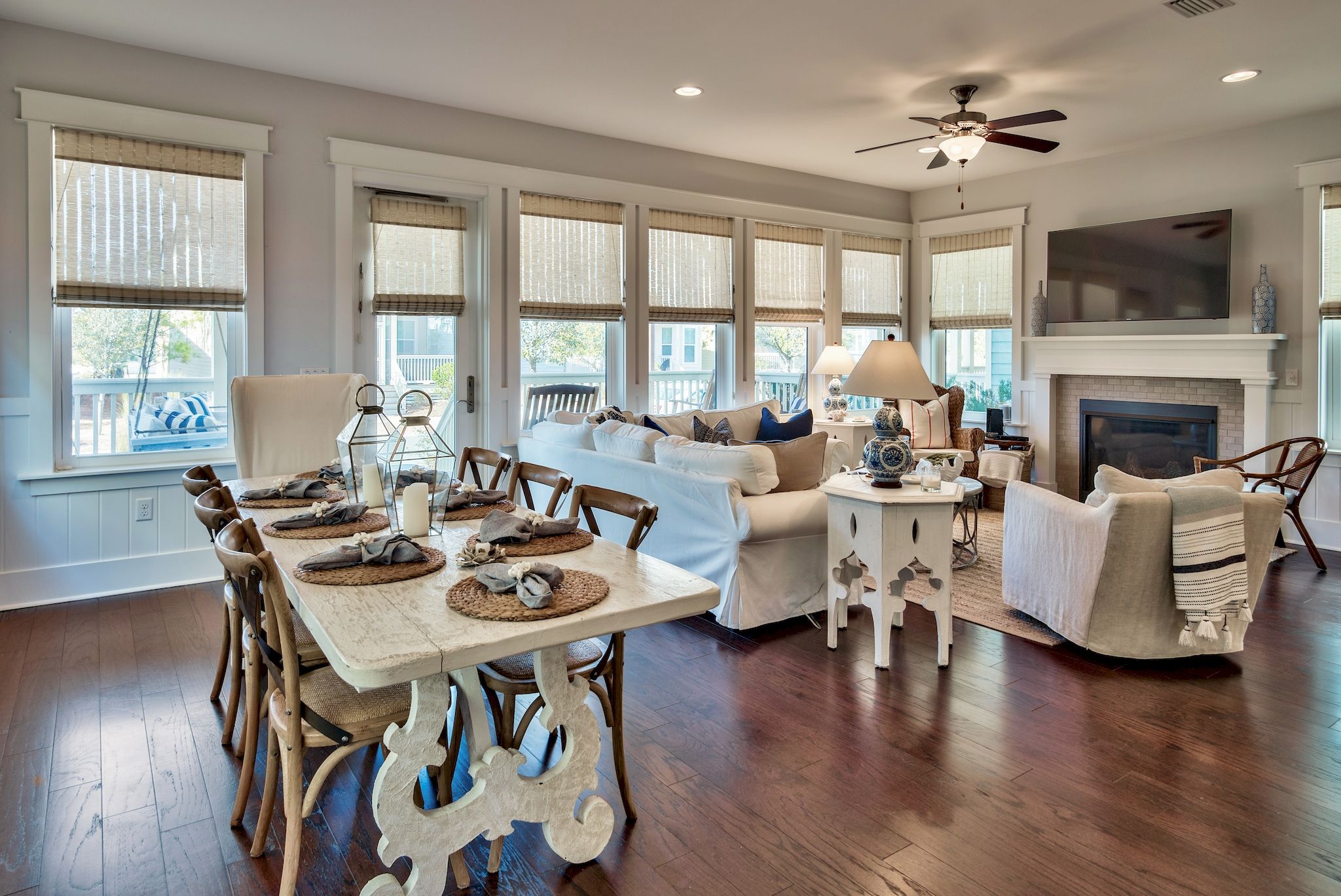 Cest La Vie Dining Area