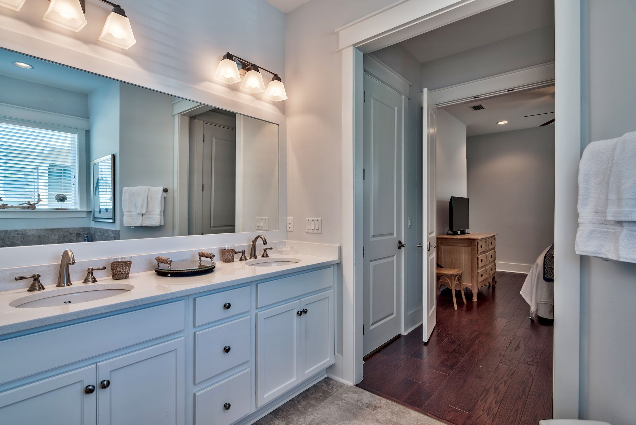 Cest La Vie 1st Floor Private Bathroom