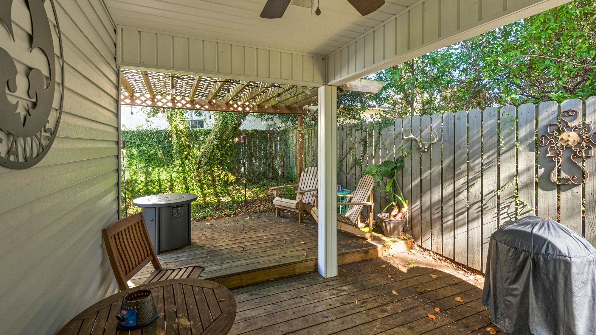 Sandy Teauxs Backyard