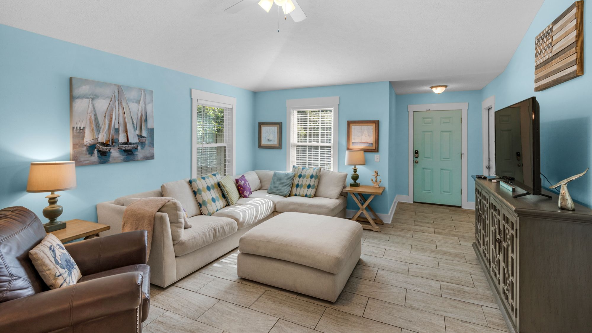 Sandy Teauxs Living Room