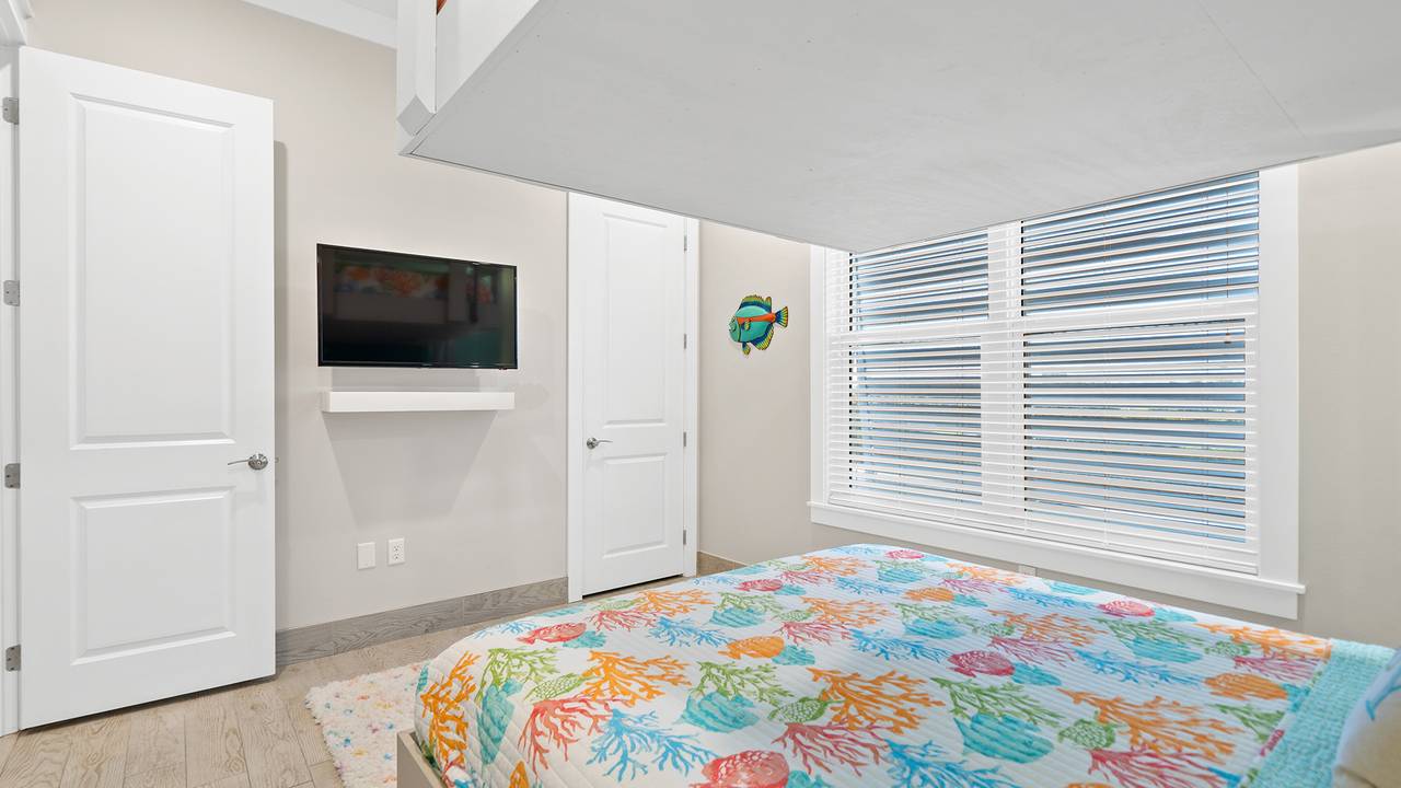 17491 Front Beach Road 17491 Front Beach Road