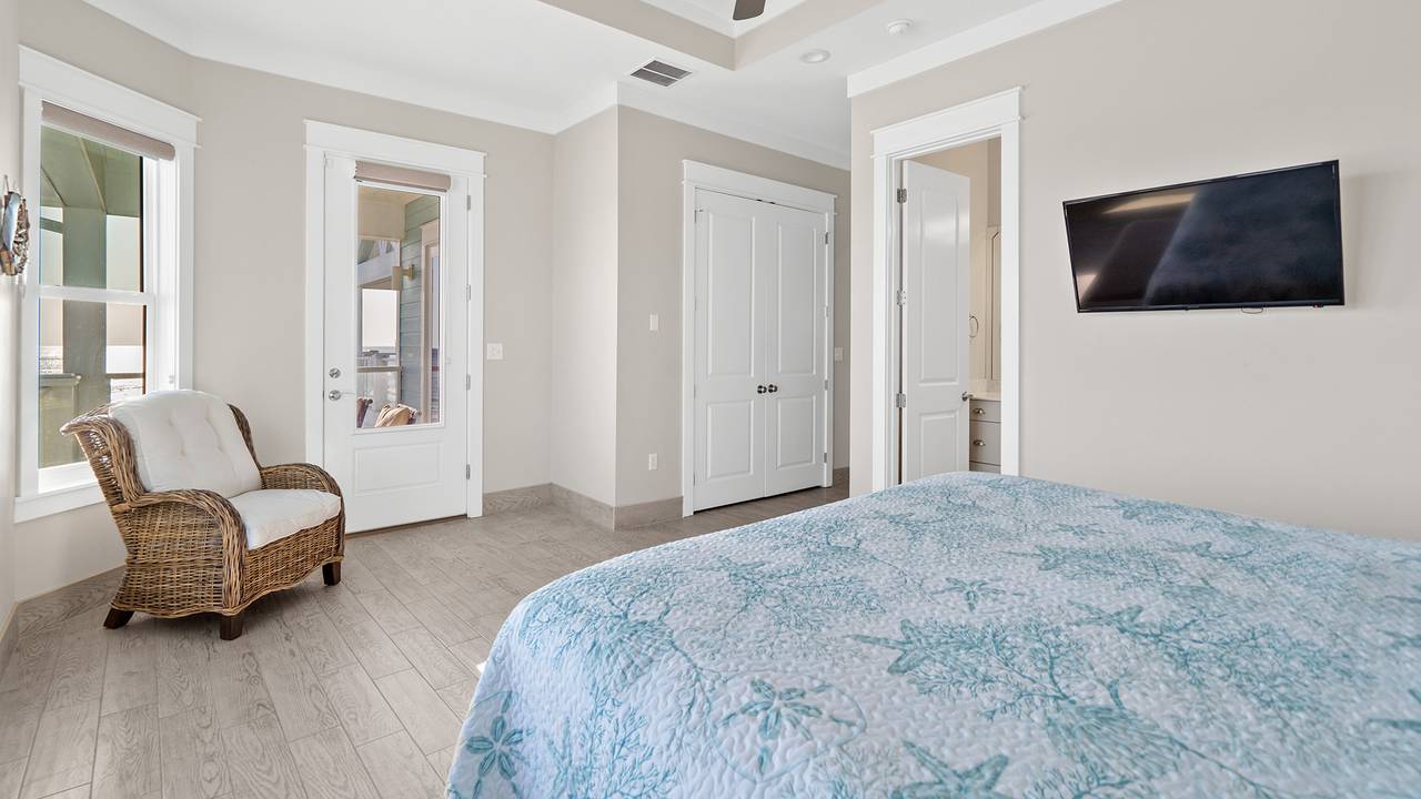 17491 Front Beach Road 17491 Front Beach Road