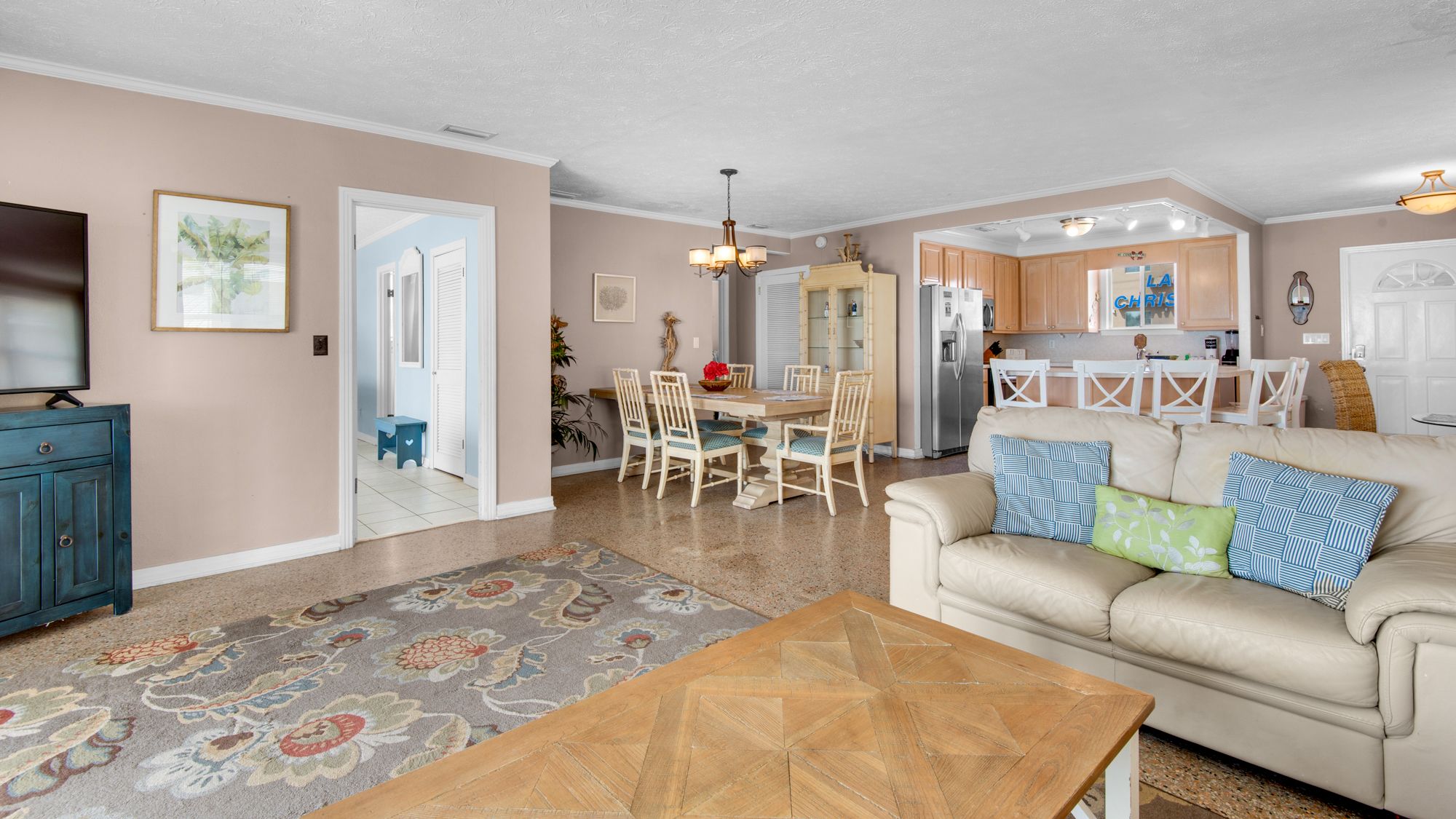 Fun Home Living Area, Dining Table and Kitchen