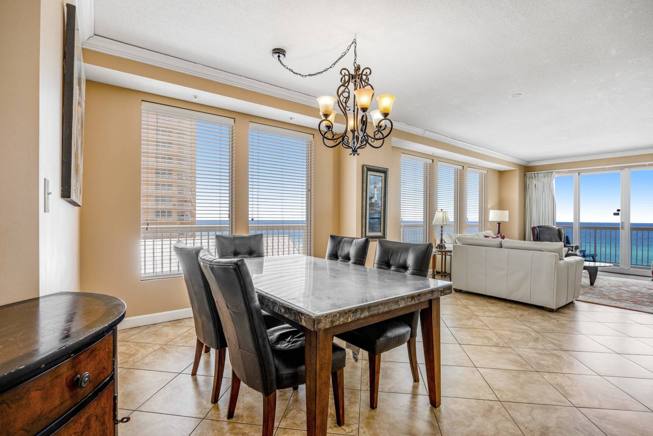 Seychelles 601 Dining Table and Living Area with Gulf Views Seychelles 601 Dining Table and Living Area with Gulf Views