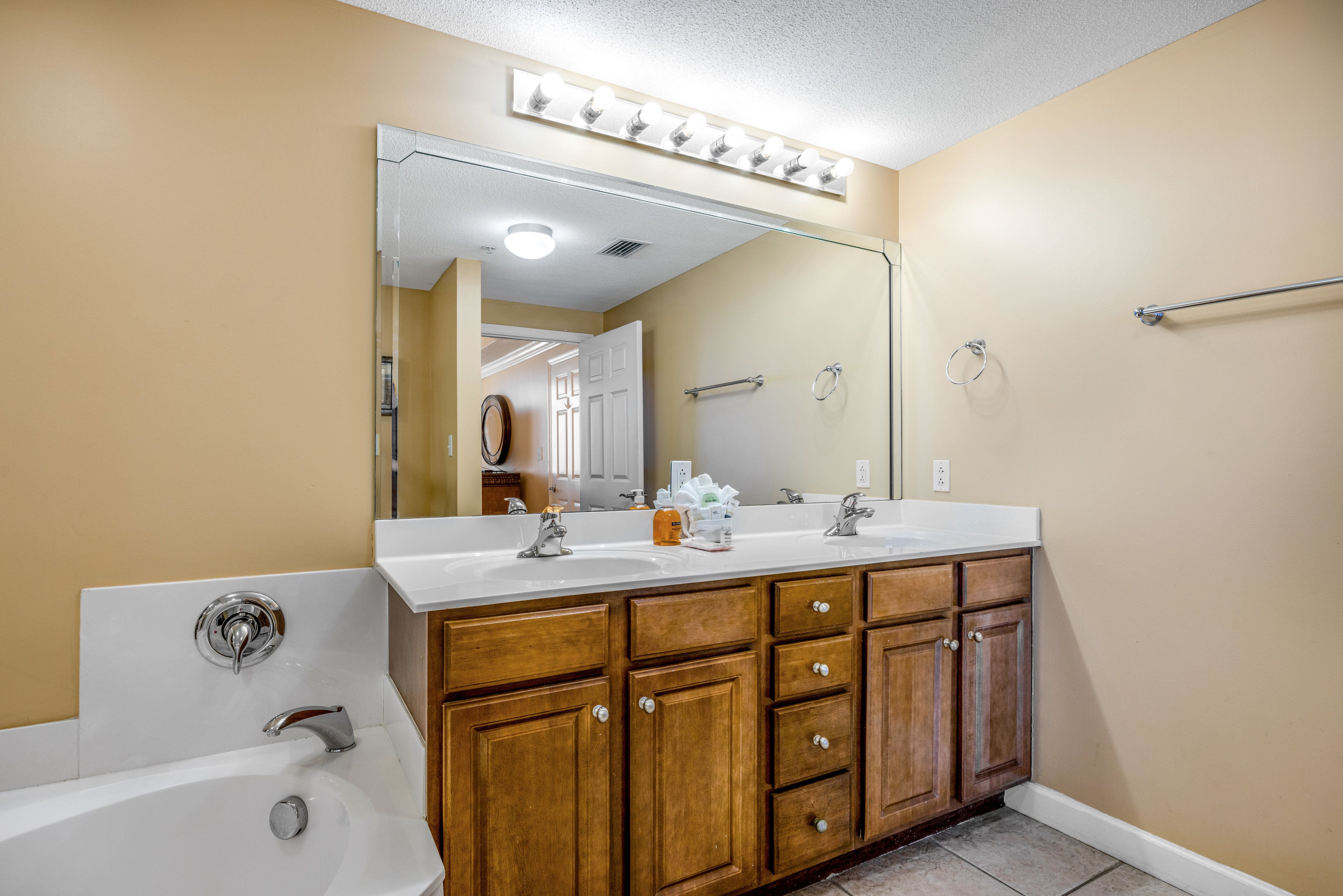 Seychelles 601 Bathroom