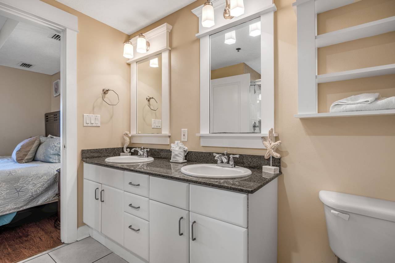 Grand Panama 2-1002 Bathroom Grand Panama 2-1002 Bathroom