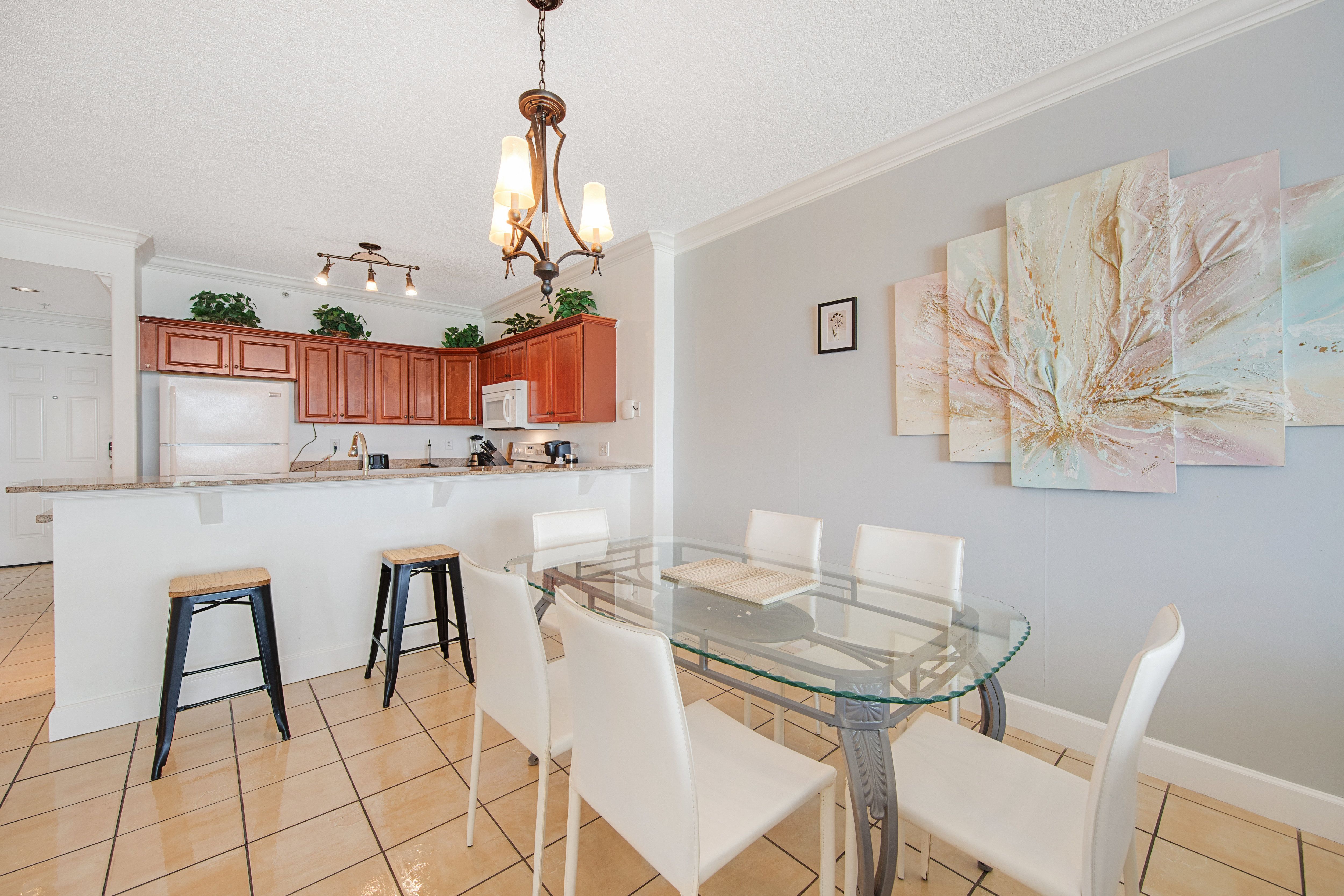Ocean Villa 502 Dining Table and Kitchen