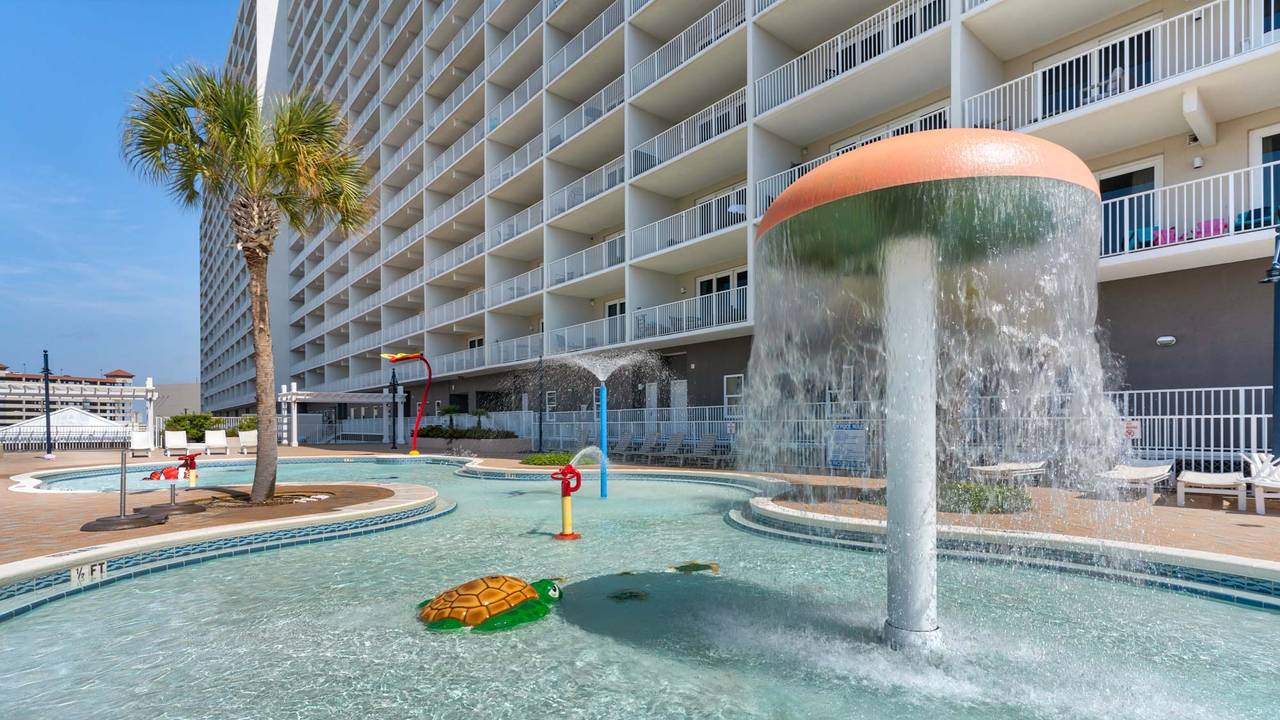 Laketown Wharf Grounds and Amenities Laketown Wharf Grounds and Amenities