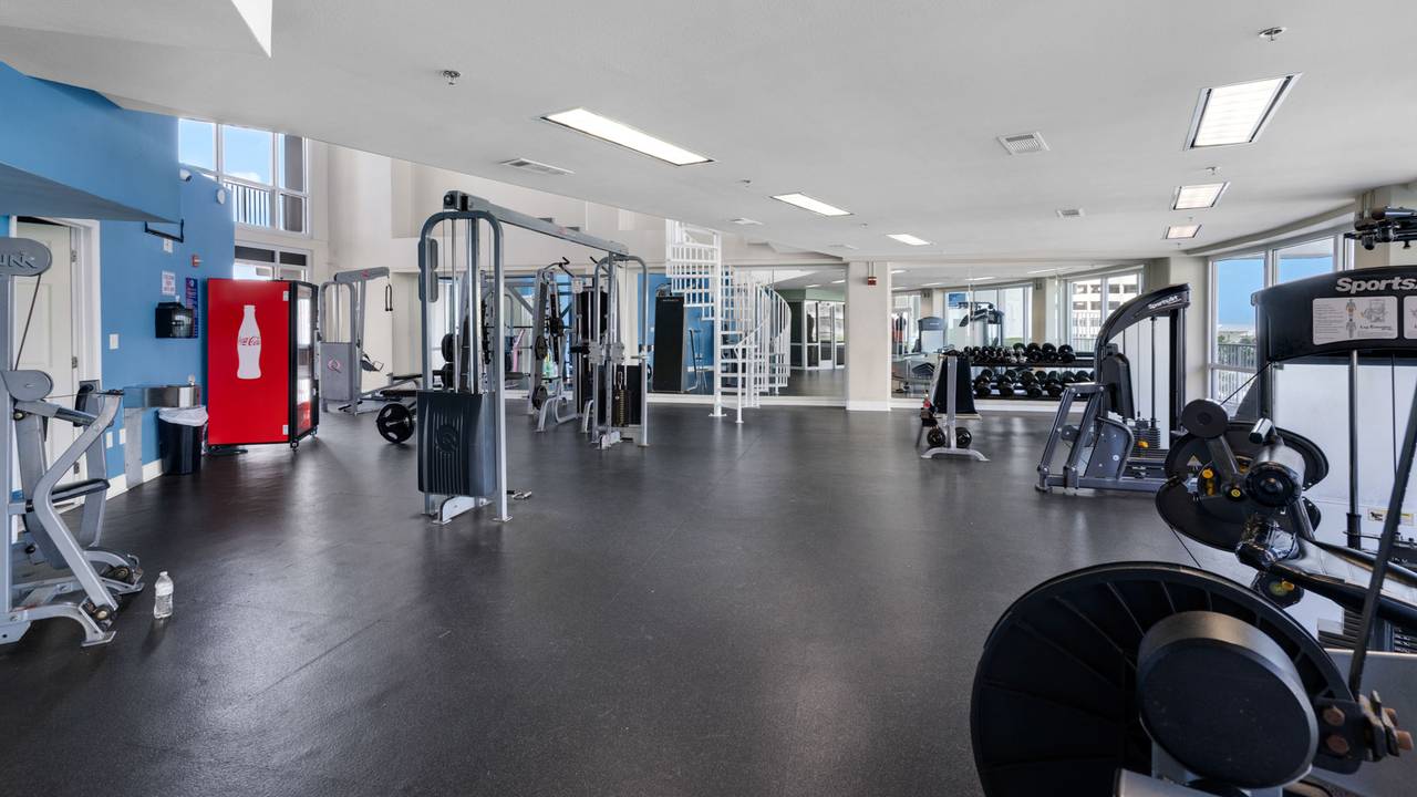 Laketown Wharf Grounds and Amenities Laketown Wharf Grounds and Amenities