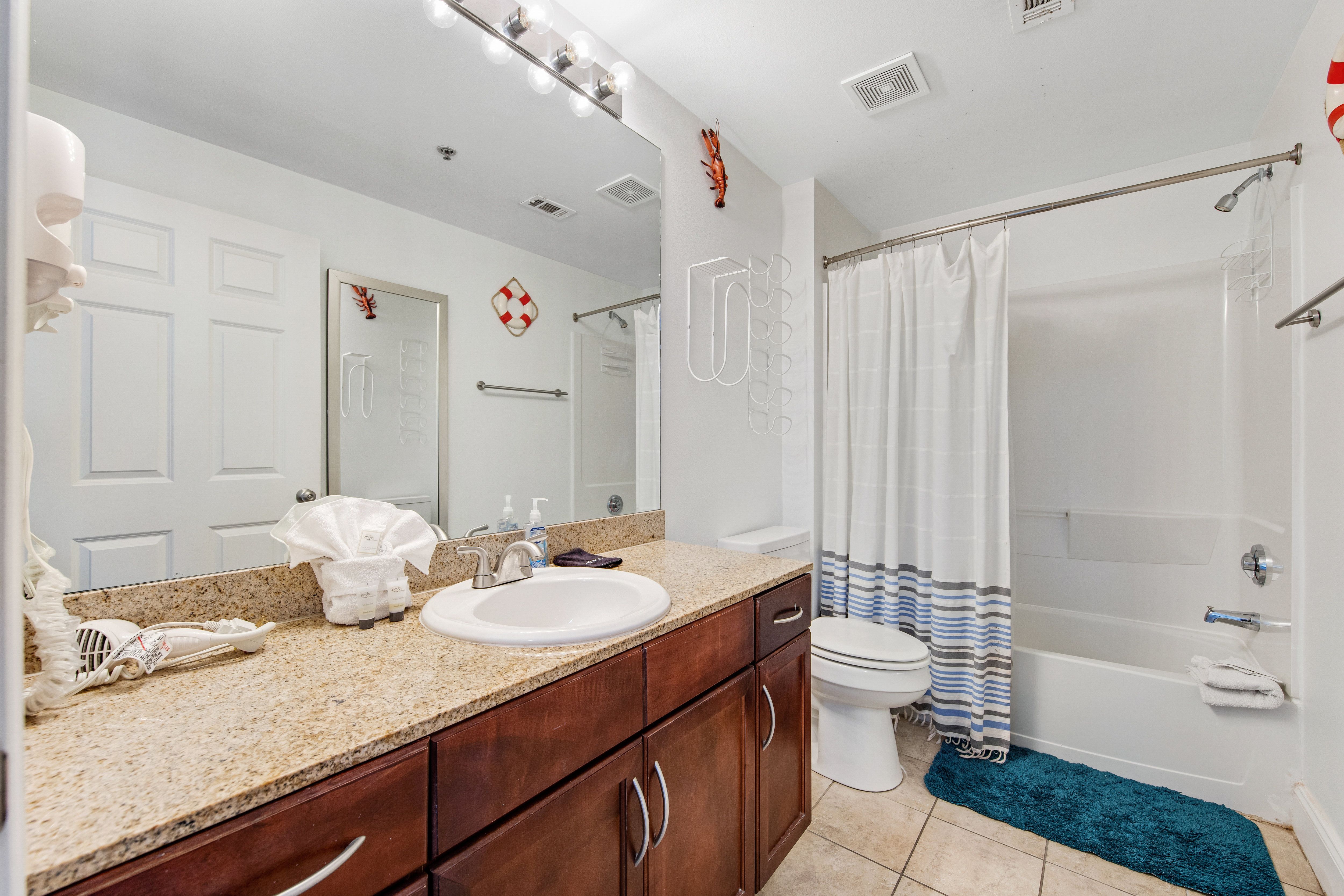 Laketown Wharf 1816 Bathroom