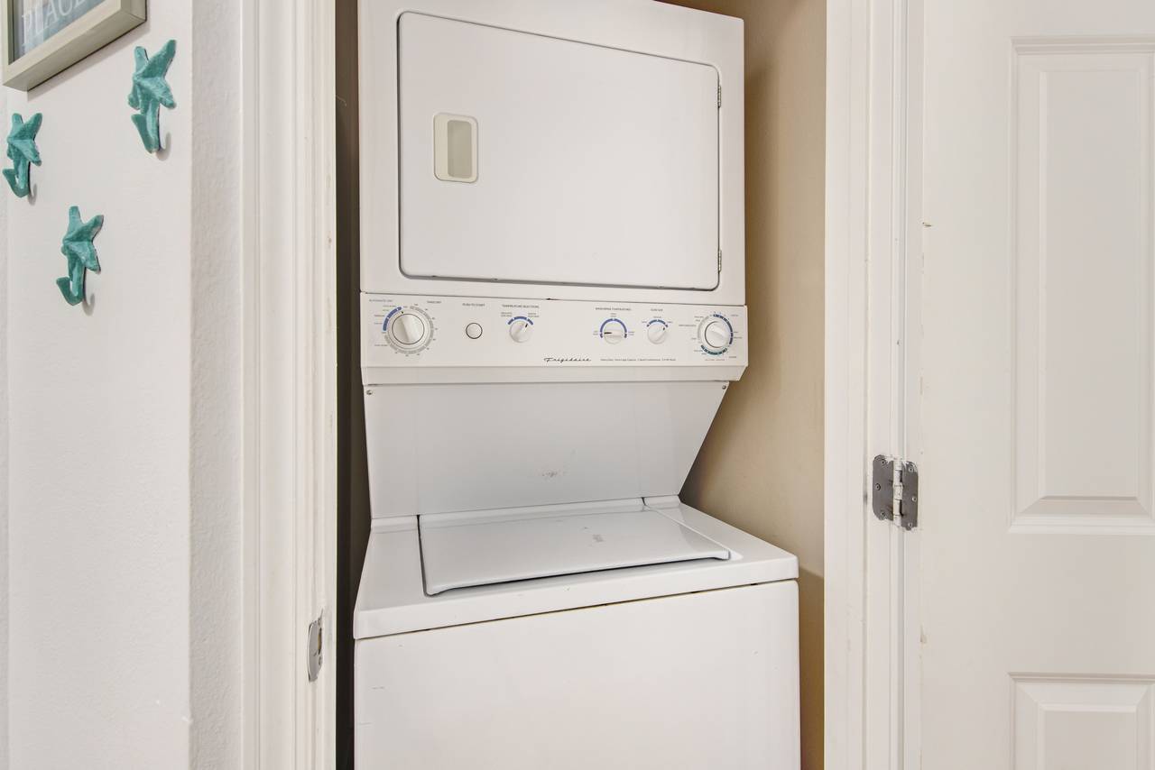 Laketown Wharf 1816 Washer and Dryer Laketown Wharf 1816 Washer and Dryer