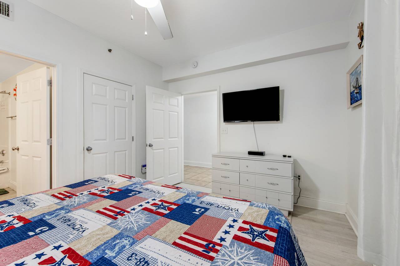 Laketown Wharf 1816 Bedroom Laketown Wharf 1816 Bedroom