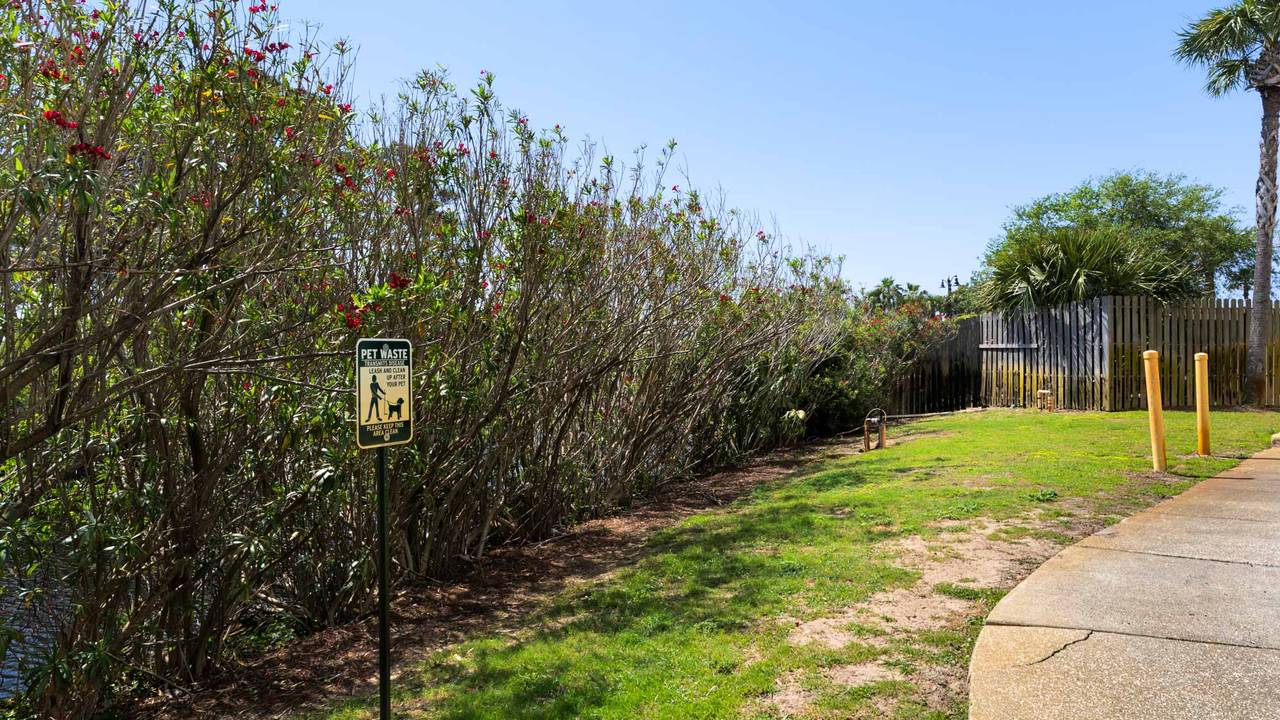 Laketown Wharf Grounds and Amenities Laketown Wharf Grounds and Amenities