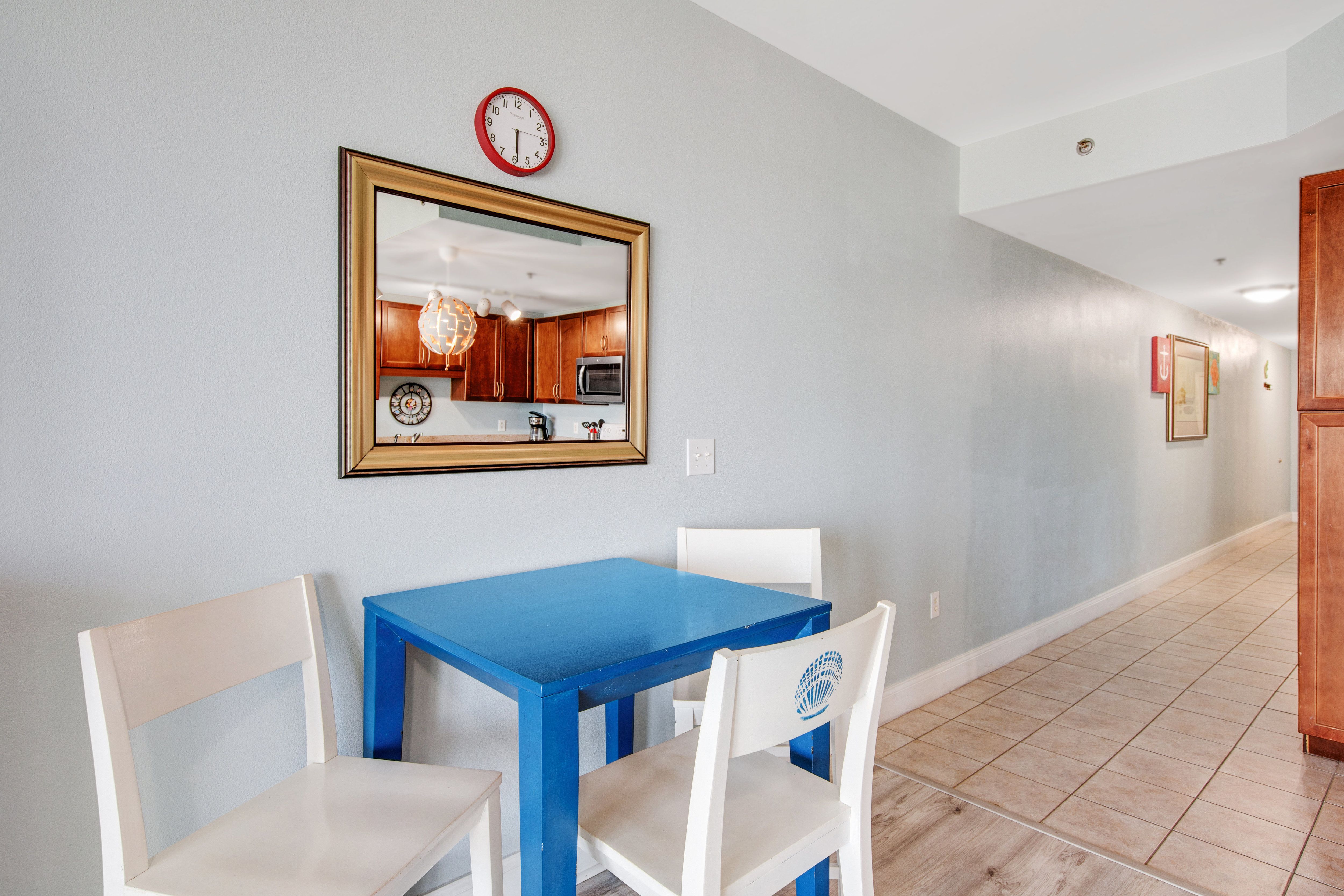 Laketown Wharf 1316 Dining Table