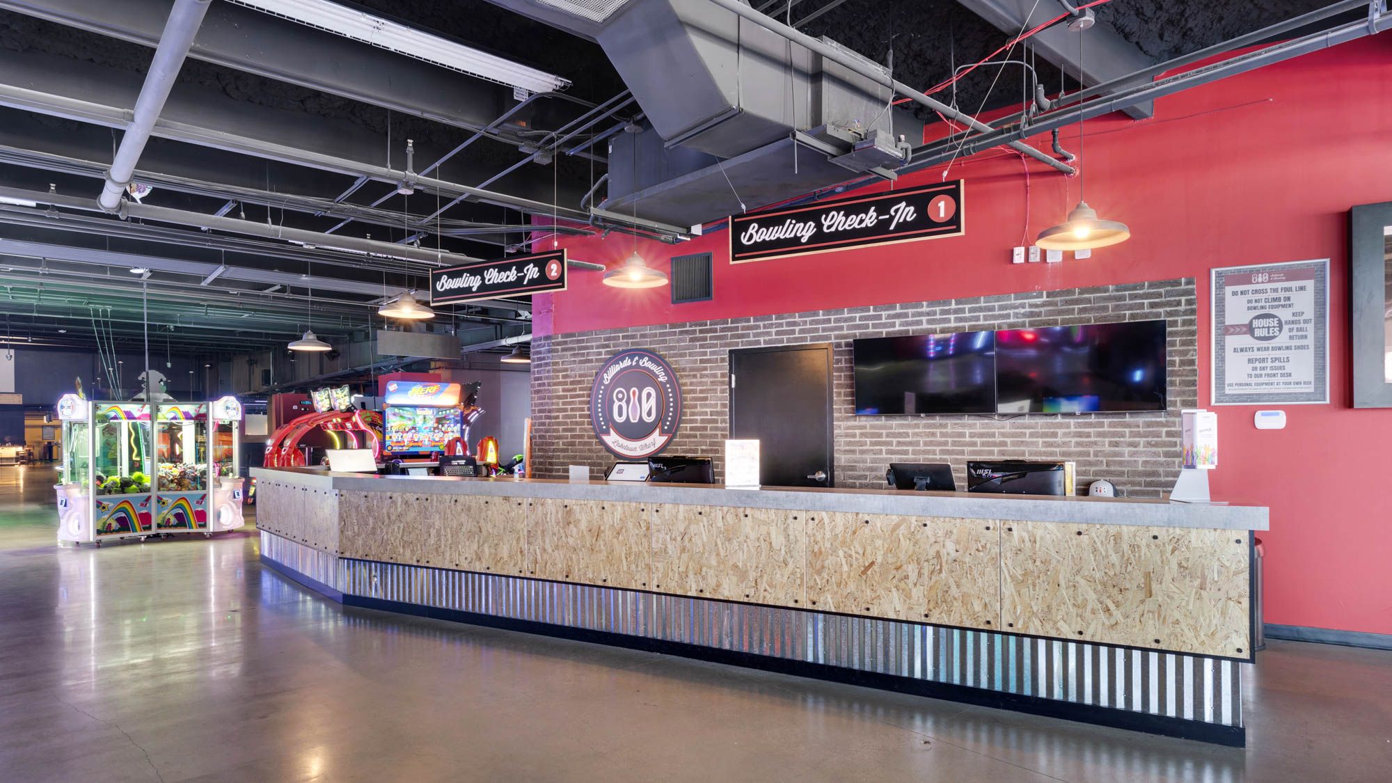 Laketown Wharf Grounds and Amenities