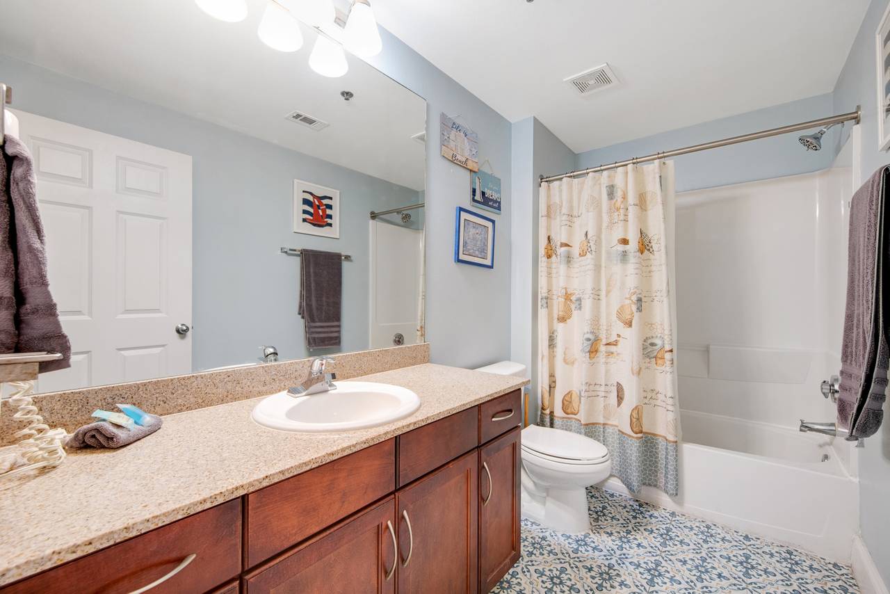 Laketown Wharf 1316 Bathroom Laketown Wharf 1316 Bathroom