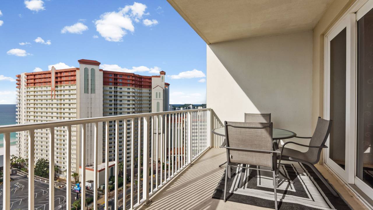 Laketown Wharf 1527 Laketown Wharf 1527