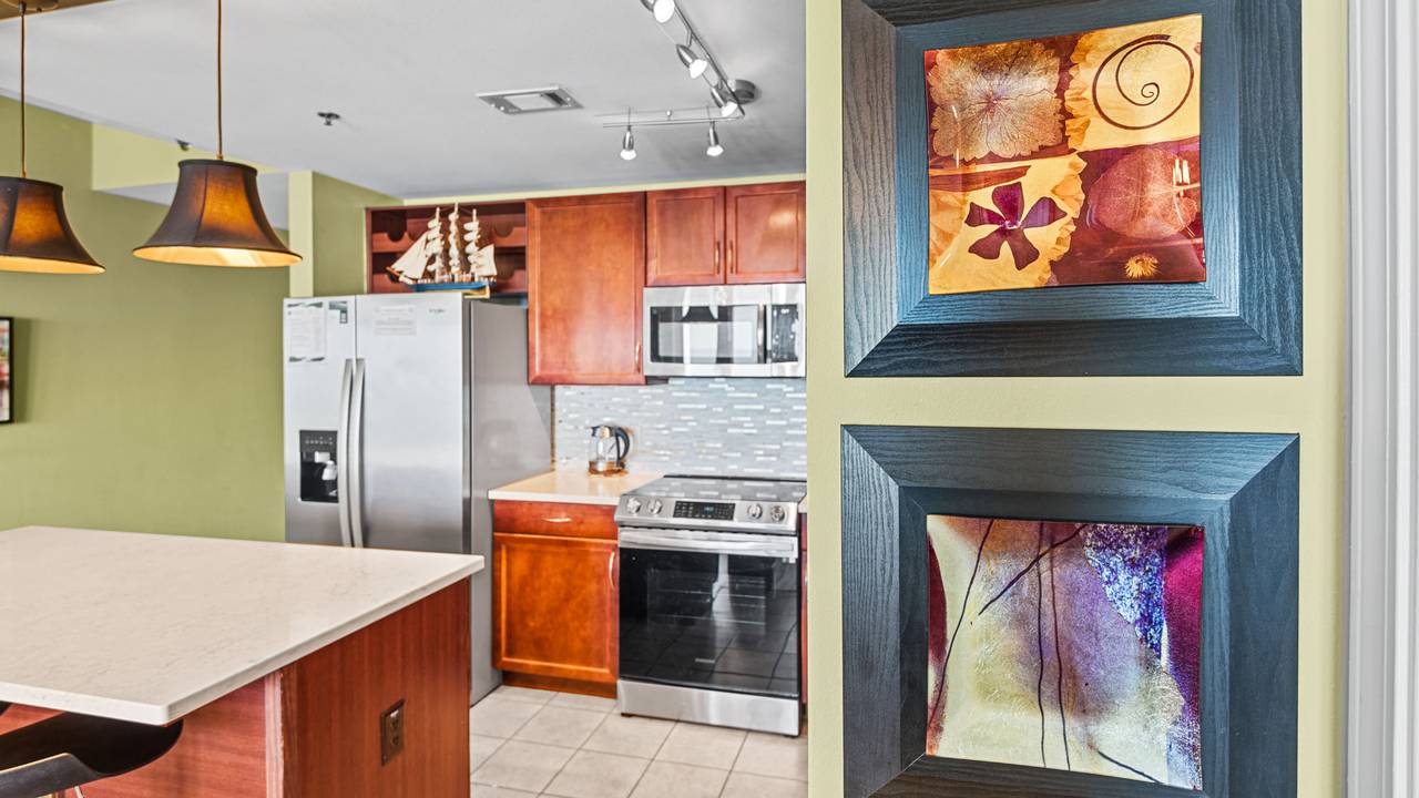 Laketown Wharf 1527 Laketown Wharf 1527