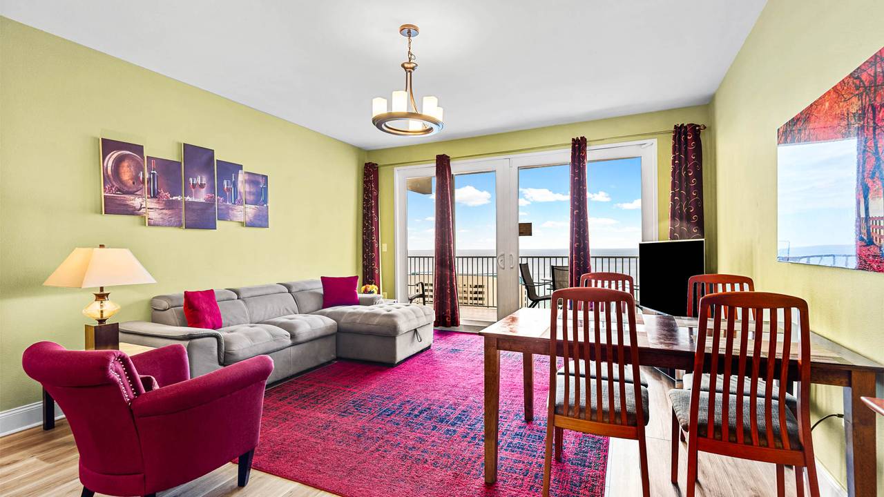 Laketown Wharf 1527 Laketown Wharf 1527