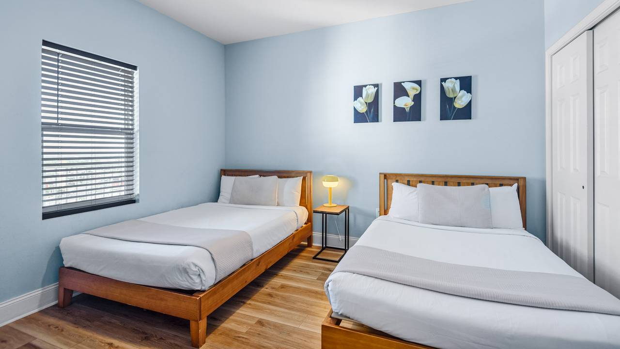 Laketown Wharf 1527 Laketown Wharf 1527