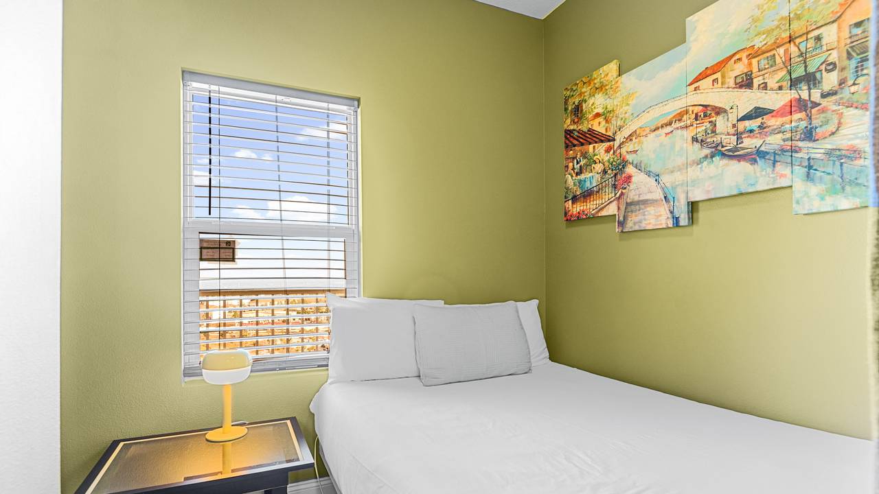 Laketown Wharf 1527 Laketown Wharf 1527