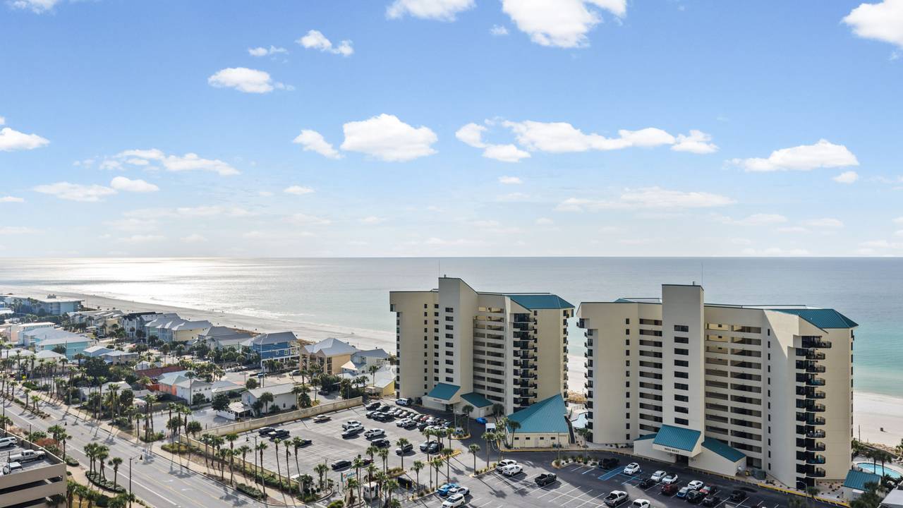 Laketown Wharf 1527 Laketown Wharf 1527