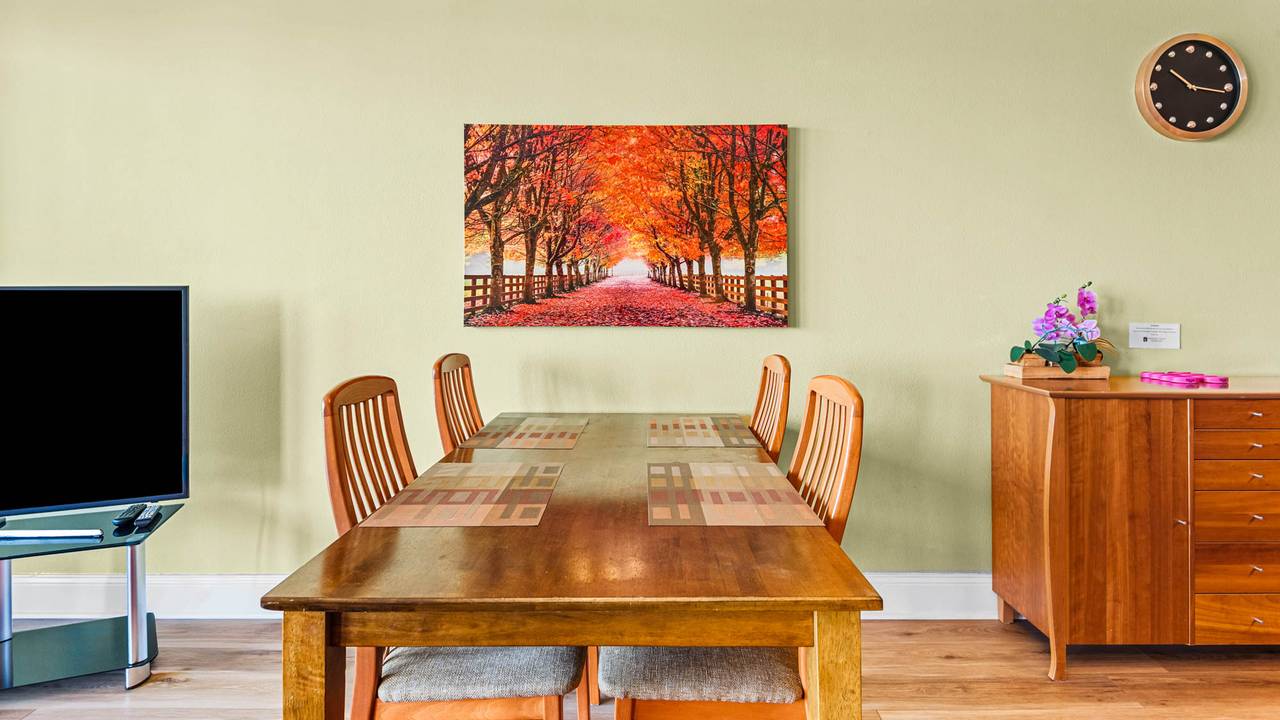 Laketown Wharf 1527 Laketown Wharf 1527