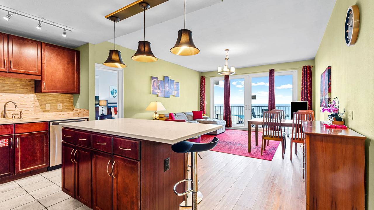 Laketown Wharf 1527 Laketown Wharf 1527