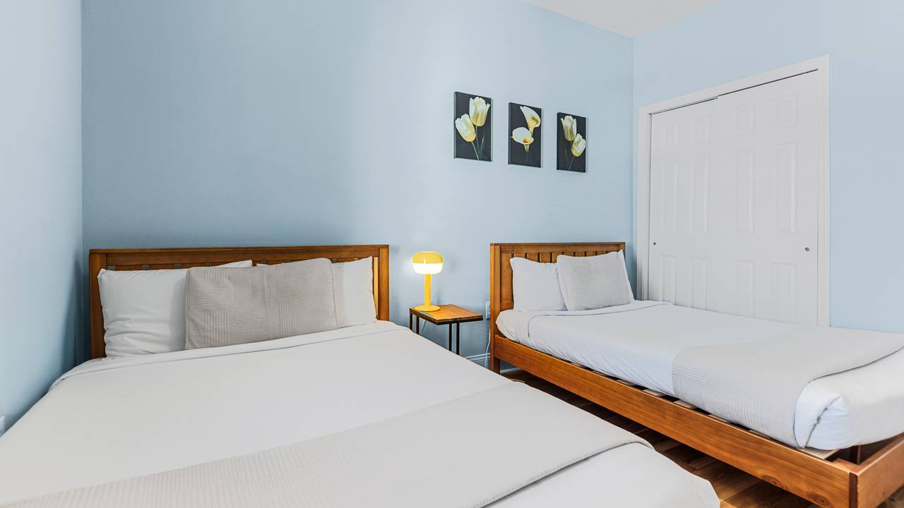 Laketown Wharf 1527 Laketown Wharf 1527