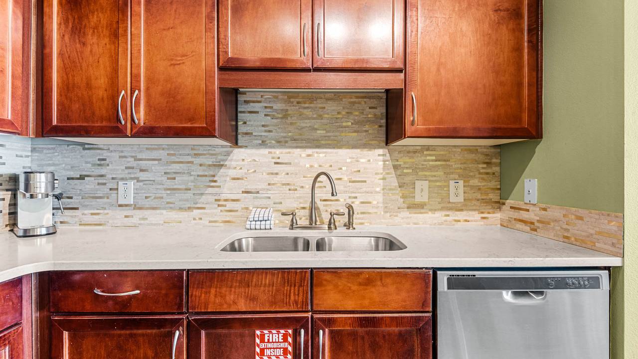 Laketown Wharf 1527 Laketown Wharf 1527