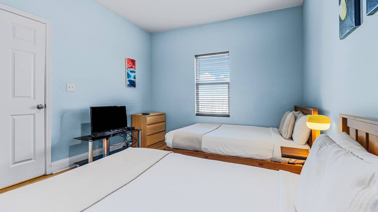 Laketown Wharf 1527 Laketown Wharf 1527