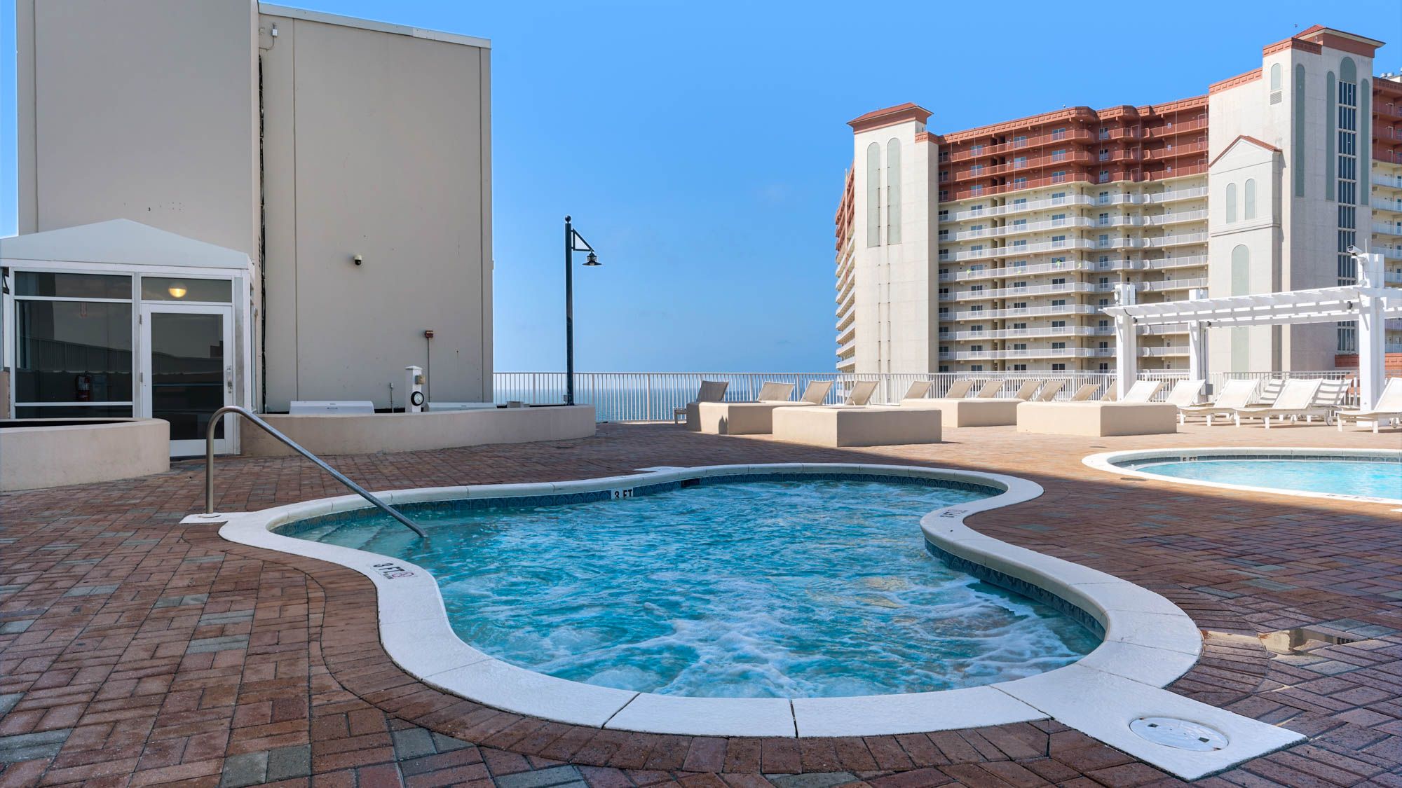 Laketown Wharf Grounds and Amenities