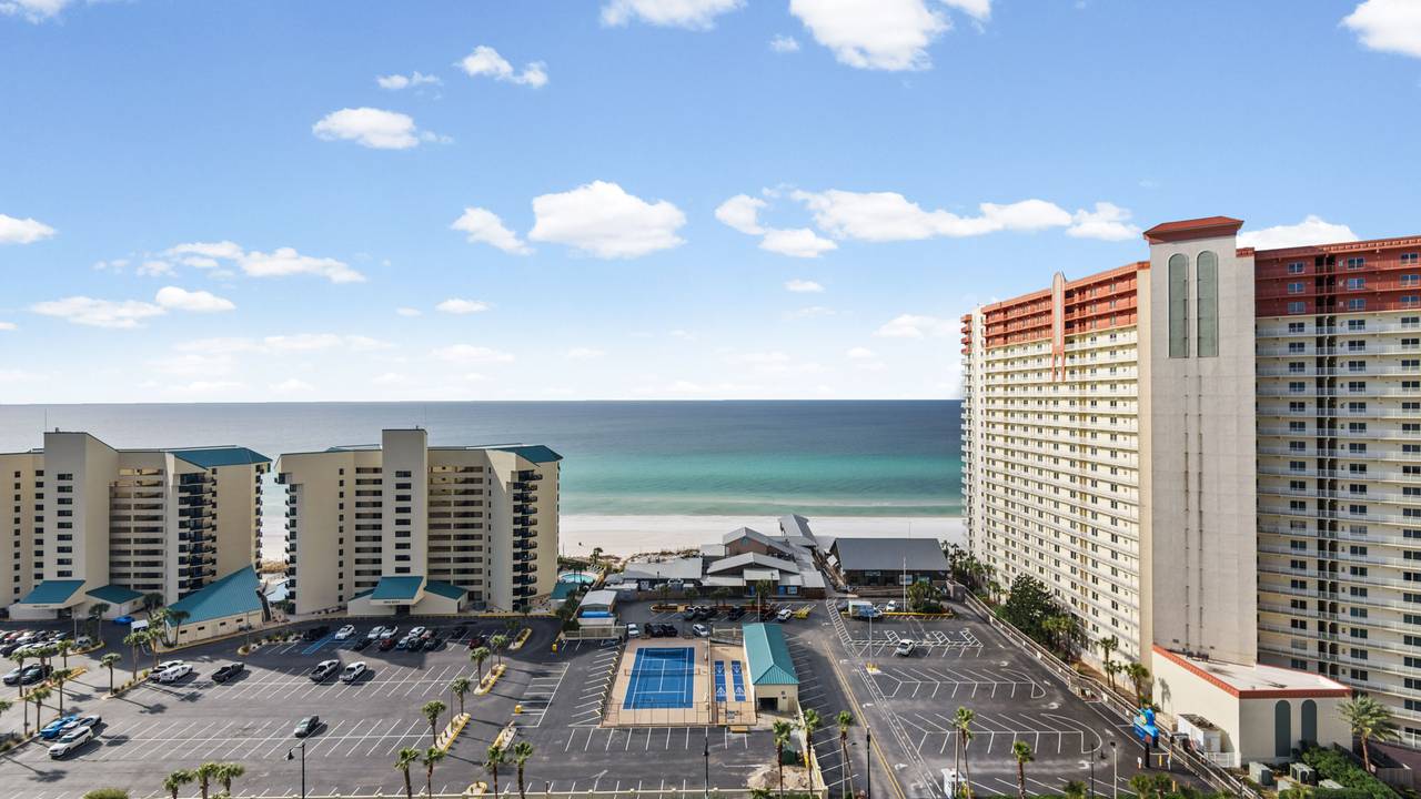 Laketown Wharf 1527 Laketown Wharf 1527