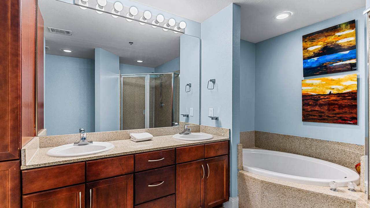 Laketown Wharf 1527 Laketown Wharf 1527