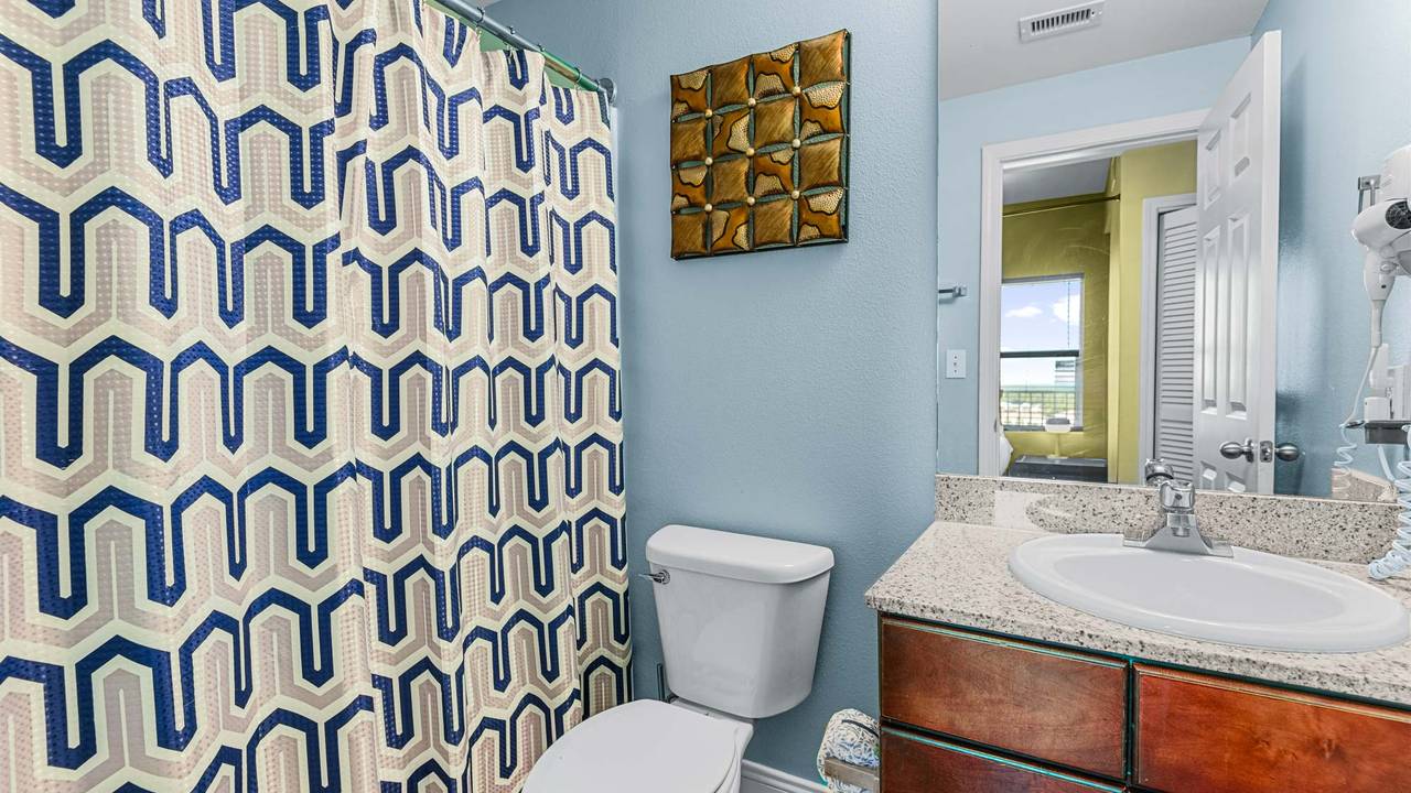 Laketown Wharf 1527 Laketown Wharf 1527